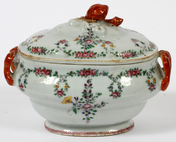 LOWESTOFT MINIATURE PORCELAIN TUREEN, 18TH C., H  5'' L 6'': An ovoid form tureen, with removable