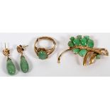 14KT YELLOW GOLD & JADE RING, BROOCH & PAIR OF  EARRINGS: Including 1 14kt yellow gold ring set