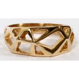 14KT YELLOW GOLD RING: having a pierced  abstract geometric design. Marked 14kt. 4.7  grams total