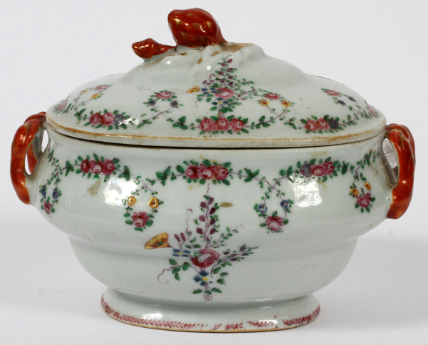 LOWESTOFT MINIATURE PORCELAIN TUREEN, 18TH C., H  5'' L 6'': An ovoid form tureen, with removable - Image 3 of 4