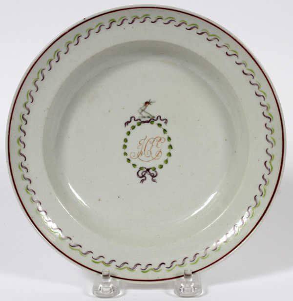 CHINESE EXPORT ARMORIAL PORCELAIN PLATE, 18TH  C., DIA 7 1/2'': Round form bowl, bearing a  central