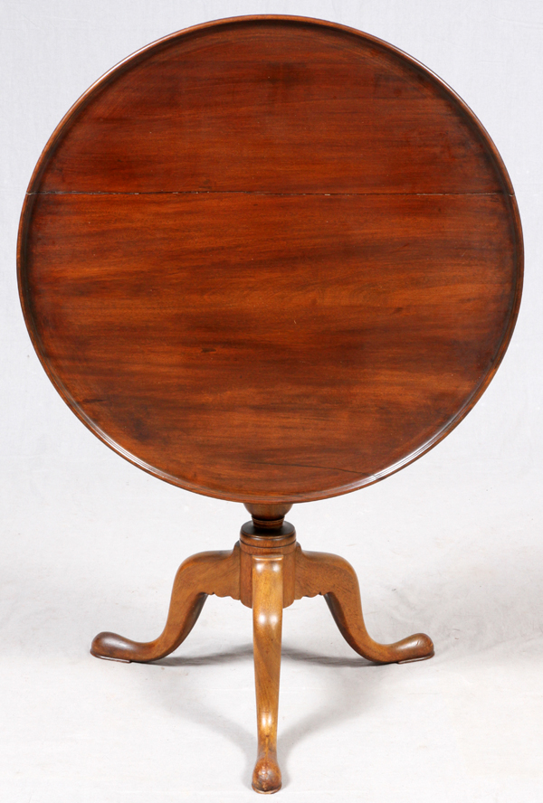 ENGLISH QUEEN ANNE STYLE MAHOGANY TILT TOP  TABLE, 19TH C., H 28'' DIA 27'': Having a  tilting - Image 3 of 3