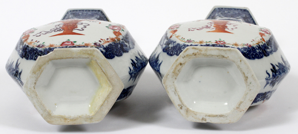 LOWESTOFT PORCELAIN VASES, 18TH C., PAIR, H 12''  W 6 1/4'': Baluster form vases with hexagonal - Image 4 of 4