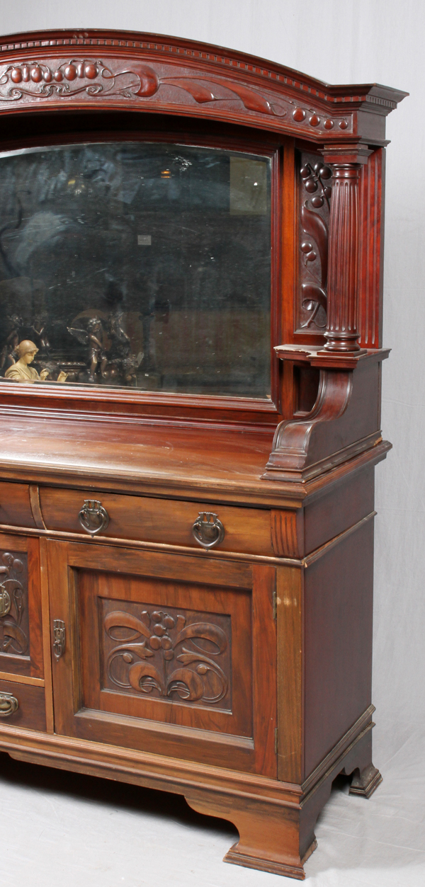 ARTS & CRAFTS STYLE MAHOGANY BUFFET, EARLY 20TH  C., H 84" W 72" D 25": A mirrored back buffet, - Image 4 of 5