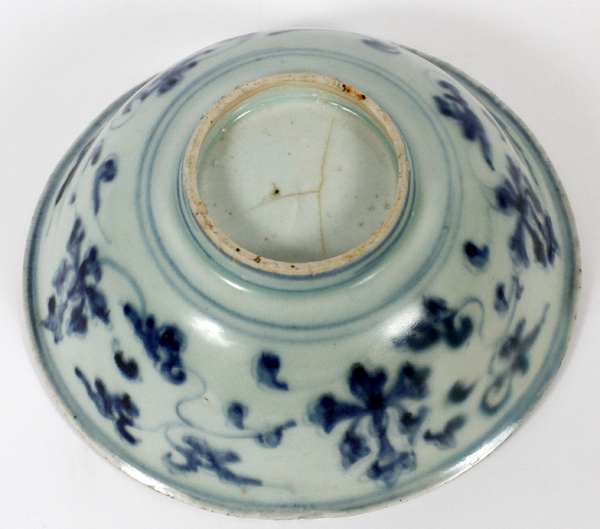 ANTIQUE CHINESE PORCELAIN BLUE & WHITE BOWL, DIA  6": Decorated with a scrolling floral motif in - Image 3 of 3