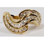 18KT YELLOW GOLD & DIAMOND RING: With 29 full cut diamonds. Total Approx. 2 CT, TW. 6.0