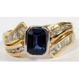 1.44CT NATURAL SAPPHIRE & DIAMOND RING, SIZE 9.75: A 14kt gold ring, featuring a 1.44 carat