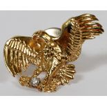 14KT YELLOW GOLD EAGLE TIE TACK, W 1": A 14kt yellow gold tie tack in the form of an eagle,