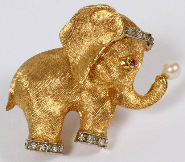 .45CT DIAMONDS & 18KT YELLOW GOLD ELEPHANT PIN,  W 1 1/2":  A .45ct diamonds and pearl 18kt gold