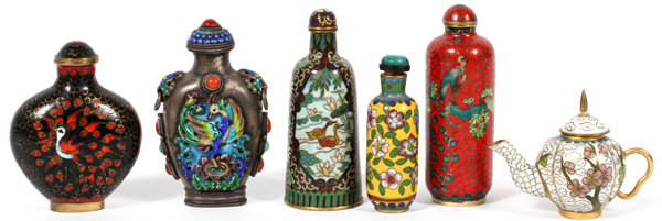 CHINESE CLOISONNÉ SNUFF BOTTLES AND TEAPOT SIX  PIECES:  Including 5 snuff bottles in cloisonné  and