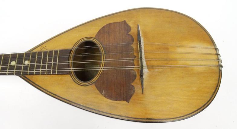 Old wooden mandolin, bearing a Stridente Napoli paper label 'Fabrica di Mandolini Via Antonio, 22' : - Image 2 of 10