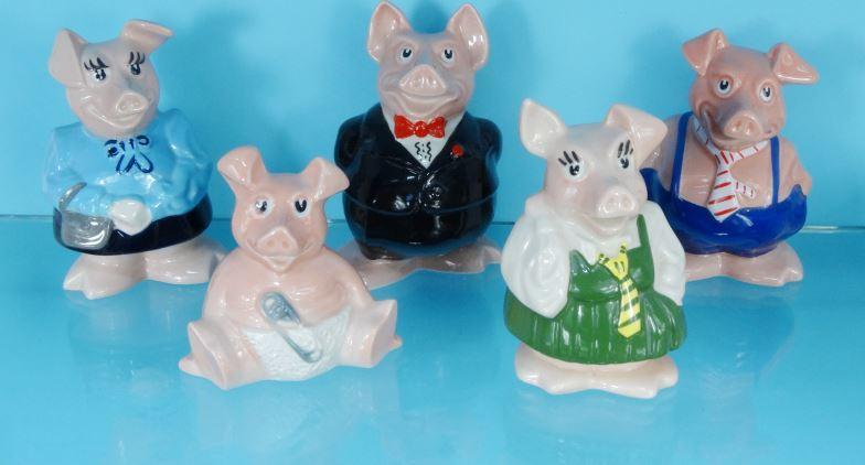 Set of five Wade NatWest pigs with stoppers : For Condition Reports please visit www.
