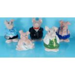 Set of five Wade NatWest pigs with stoppers : For Condition Reports please visit www.