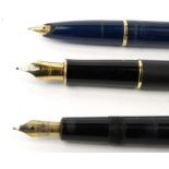 Two black Parker fountain pens and a blue Sheaffer fountain pen, the longest 13.5cm long : For