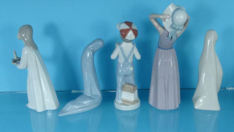 Five Lladro China figures, the largest 26cm high : For Condition Reports please visit www. - Image 4 of 5