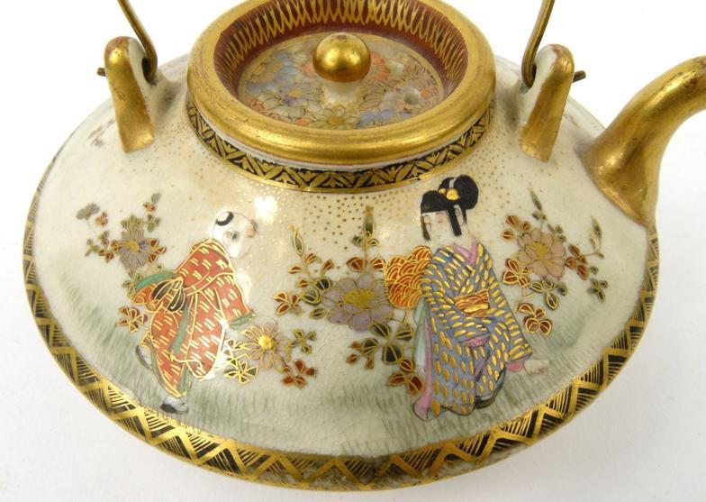 Japanese Satsuma teapot, finely handpainted with geisha girls, character marks to base, 10cm - Image 7 of 9