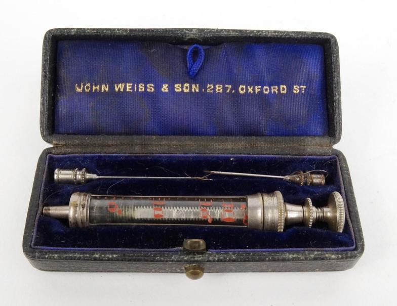 Victorian cased doctor's syringe - John Weiss & Sons, 287 Oxford Street, 7cm long : For Condition - Image 2 of 2