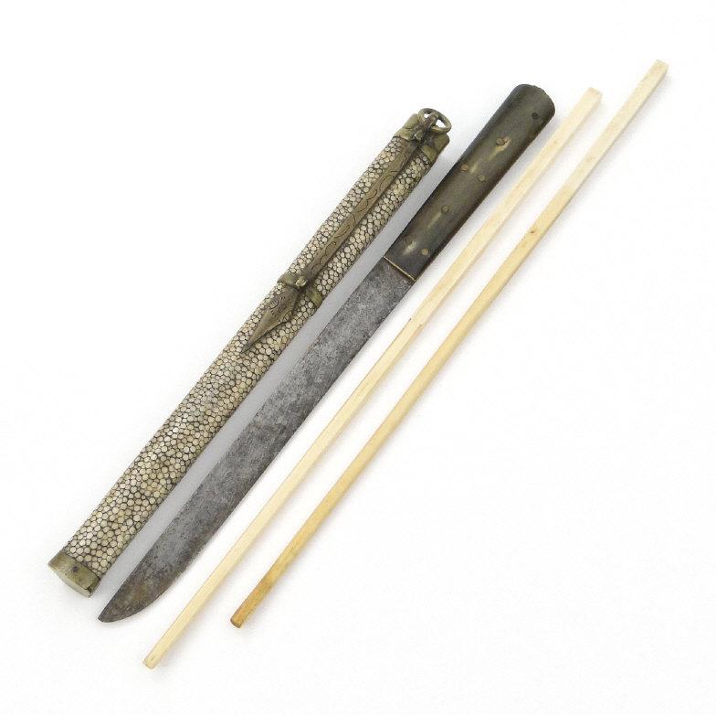 Set of oriental ivory chopsticks and a horn handled knife with steel blade, housed in a shagreen - Image 2 of 3