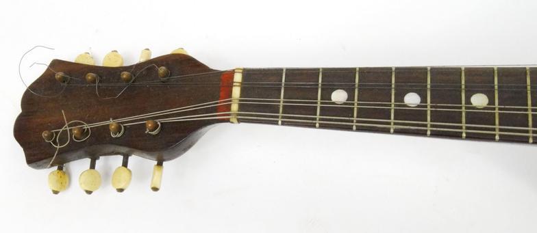 Old wooden mandolin, bearing a Stridente Napoli paper label 'Fabrica di Mandolini Via Antonio, 22' : - Image 3 of 10