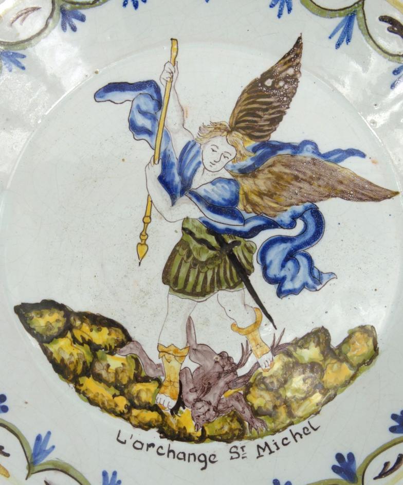 Victorian  pottery Delft ware plate hand painted with l'archange de St Michel, 24cm diameter : For - Image 2 of 6