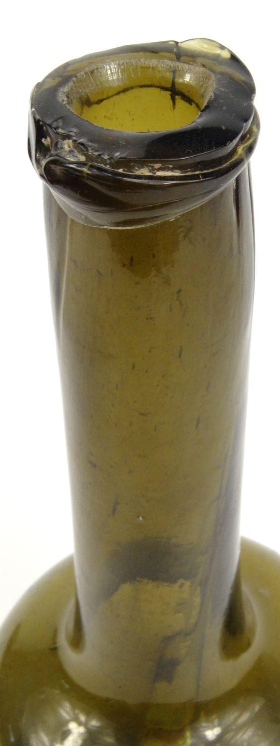 Antique green glass bottle, 20cm high : For Condition reports please visit www.eastbourneauction. - Image 3 of 3