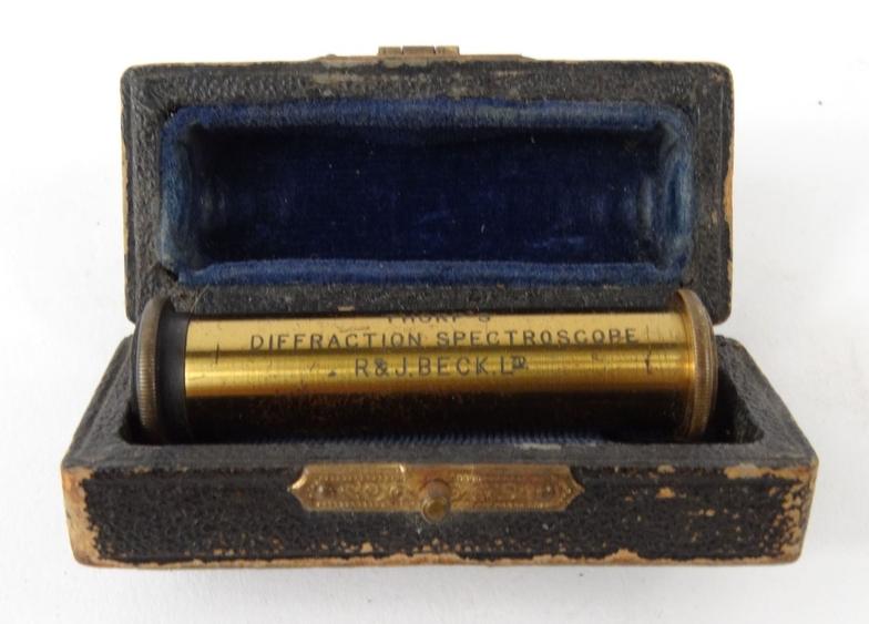 Victorian brass Thorp's Difraction spectroscope R. & J. Beck LP, housed in blue velvet lined box, - Image 2 of 5