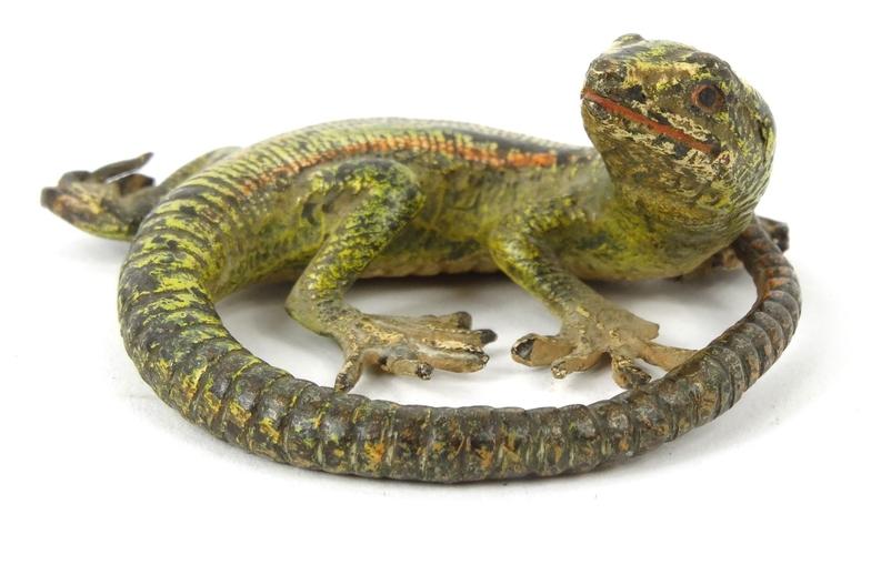 Cold painted bronze model of a lizard, 6cm high : For Condition Reports please visit www.