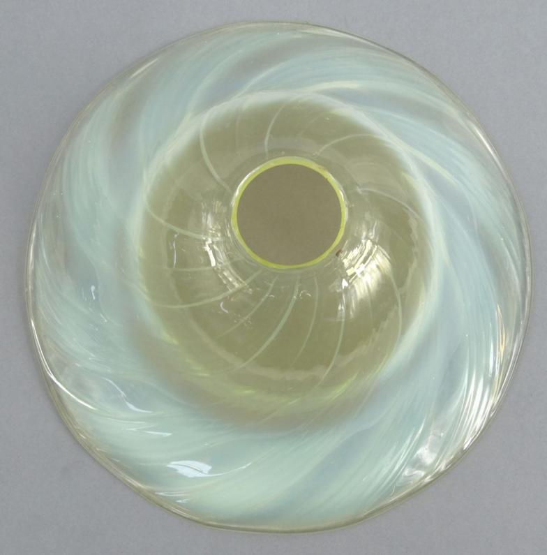 Victorian Vaseline glass lamp shade, 19cm diameter : For Condition Reports please visit www. - Image 3 of 4