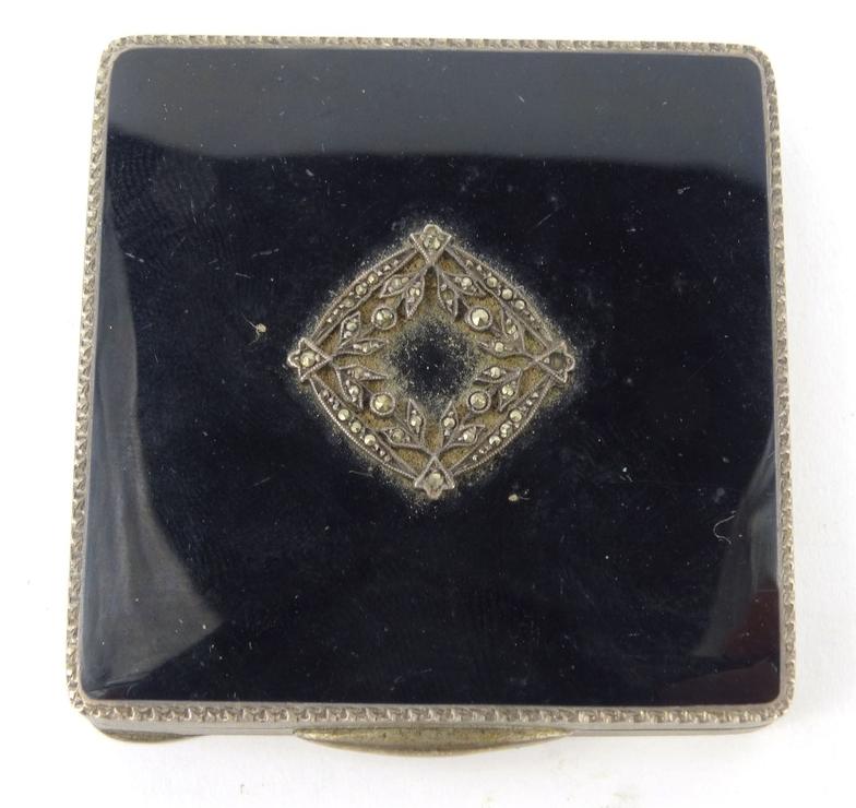 Square silver compact with black enamel and marcasite decoration, marked '925' to the interior, - Image 5 of 7