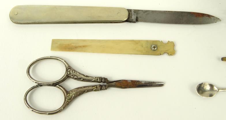 Victorian cased etui including scissors, folding fork, penknife, miniature spoons, etc, 10cm - Image 5 of 6