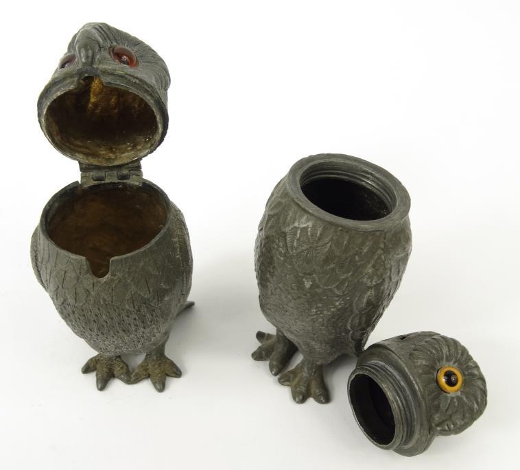 Novelty pewter owl pepperette, together with a similar mustard pot, both with beaded glass eyes, - Image 4 of 6