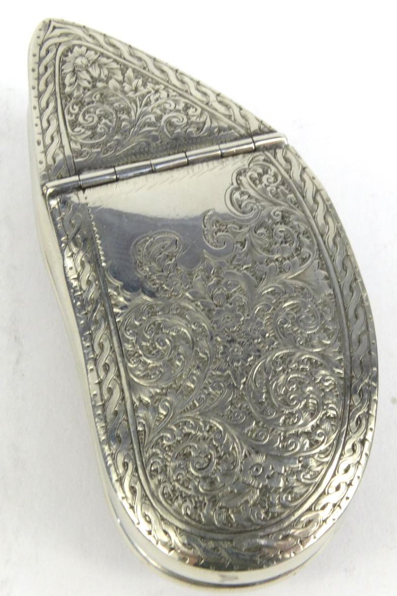 Georgian unmarked silver and shell snuff box with floral chased lid, together with a brass mussel - Image 3 of 11