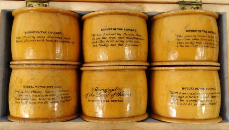Boxed set of six wooden Mauchlin ware napkin rings decorated with Robbie Burns, the lid decorated - Image 5 of 5
