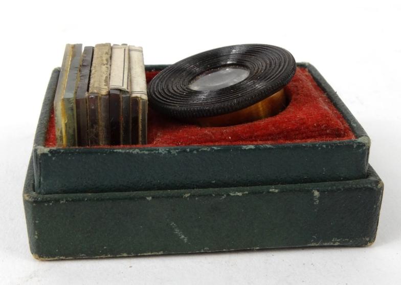 Clews brass scintilloscope housed in a cardboard box with slides, 2.5cm diameter : For Condition - Image 4 of 5