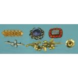 Assorted jewellery including 15ct gold brooch, 18cm gold stud, butterfly wing brooch, etc, the