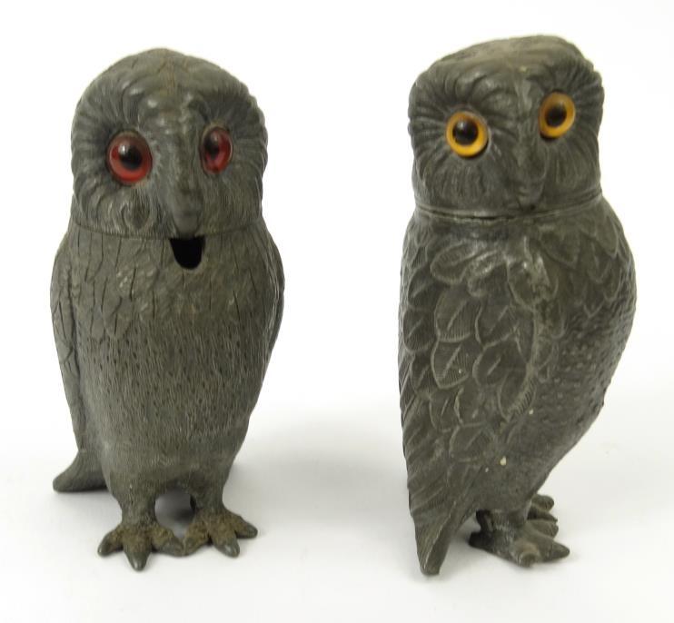 Novelty pewter owl pepperette, together with a similar mustard pot, both with beaded glass eyes, - Image 2 of 6
