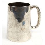 Large silver tankard by Goldsmiths & Silversmiths Co, Regent Street, London 1900-01, 12.3cm high :