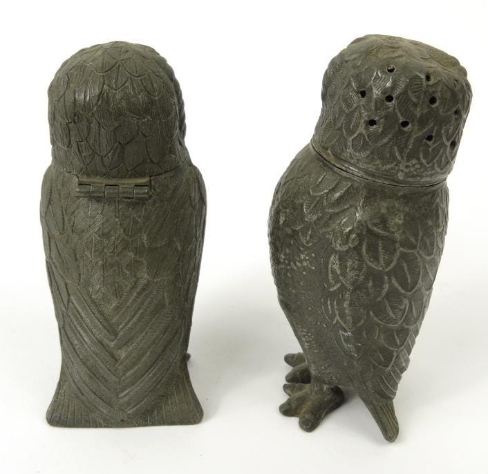 Novelty pewter owl pepperette, together with a similar mustard pot, both with beaded glass eyes, - Image 3 of 6