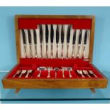 Oak canteen of silver plated cutlery : For Condition Reports please visit www.eastbourneauction.com