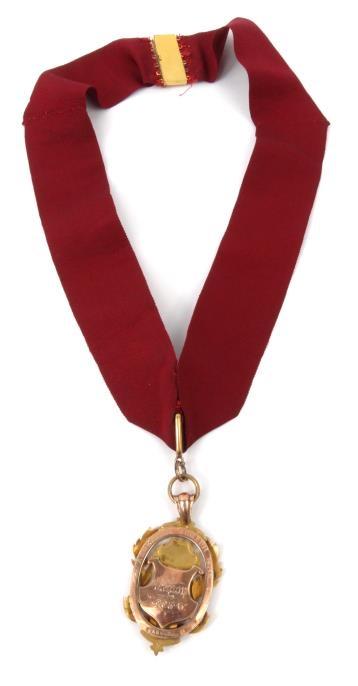 9ct gold enamelled Masonic medal for Mayor Alderman Joseph Box, Borough of Ealing, dated 1905, 6cm - Image 6 of 7