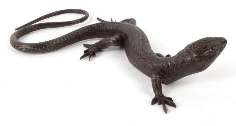 Bronze lizard paperweight, 16.5cm long : For Condition Reports please visit www.eastbourneauction. - Image 4 of 6