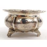 Georgian silver three footed salt, I.W London 1823-24, 9cm diameter : For Condition Reports please