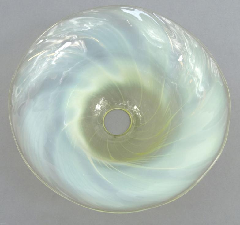 Victorian Vaseline glass lamp shade, 19cm diameter : For Condition Reports please visit www. - Image 4 of 4