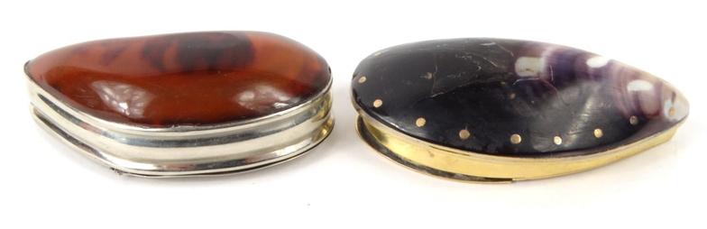 Georgian unmarked silver and shell snuff box with floral chased lid, together with a brass mussel - Image 7 of 11