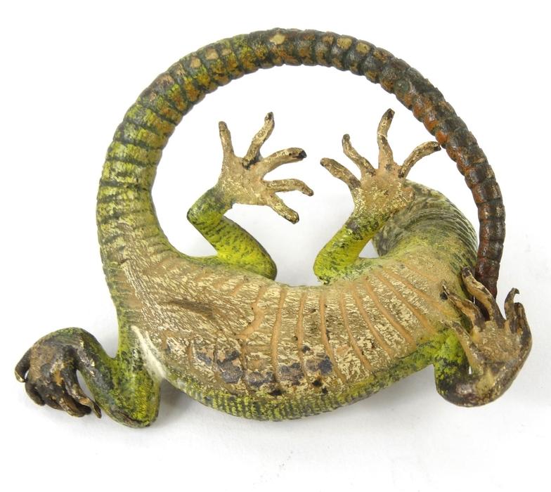 Cold painted bronze model of a lizard, 6cm high : For Condition Reports please visit www. - Image 3 of 4