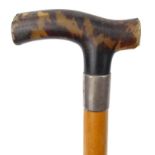 Malacca walking cane with horn handle and silver collar, indistinct Birmingham hallmark, 86cm long :