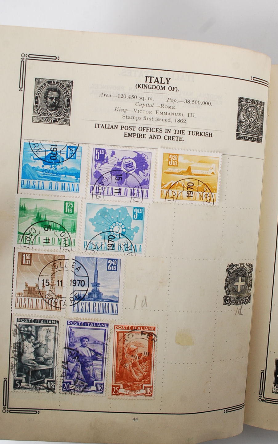 A collection of five vintage stamp album - Image 2 of 2