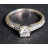 A 9k white gold diamond ring, 25 carat.