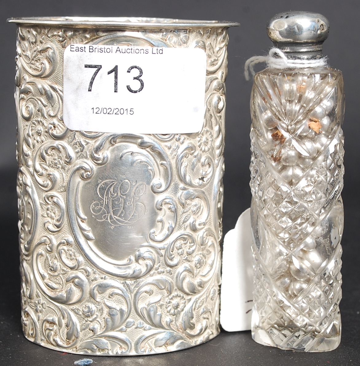 An Edwardian silver hallmarked vase with - Bild 2 aus 3