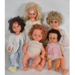 DOLLS: A collection of 5x vintage dolls,